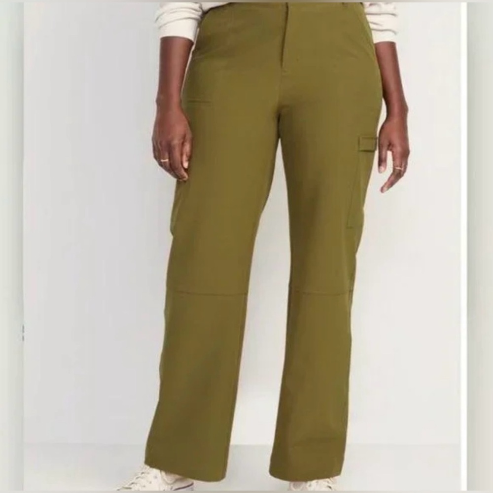 Old Navy Women's Water-Repellent Stretch Cargo Pants in Olive Size Large